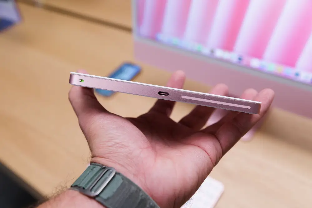 粉色Magic Trackpad .webp