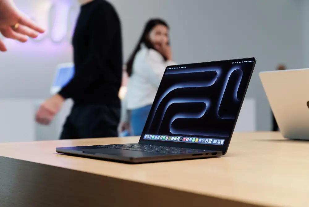 Macbook Pro M4_2.webp Macbook Pro M4_2.webp