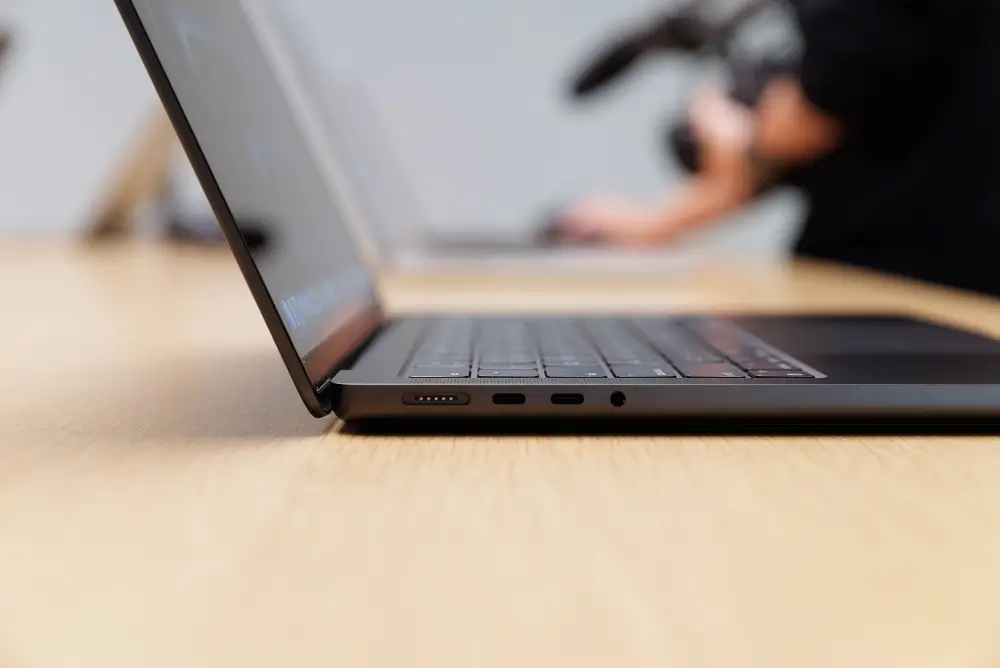 MacBook Pro..webp MacBook Pro..webp